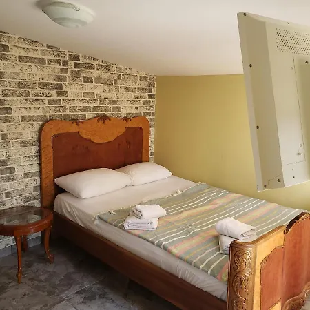 Dionysos Otel & Restoran * צ'נקלה